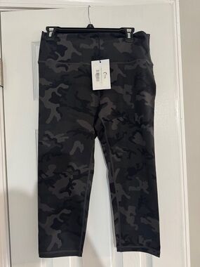 ZYIA Forest Camo Capri Leggings
